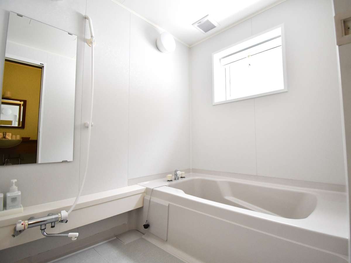 ・全棟共通／浴槽と洗い場が独立している広々バスルーム