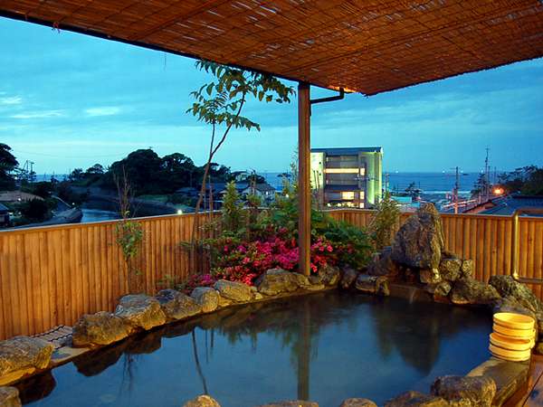 久美浜・小天橋に湧く「きららの湯」は単純泉をはるかに上回る濃度を持つ療養泉で全国でも珍しい泉質です。
