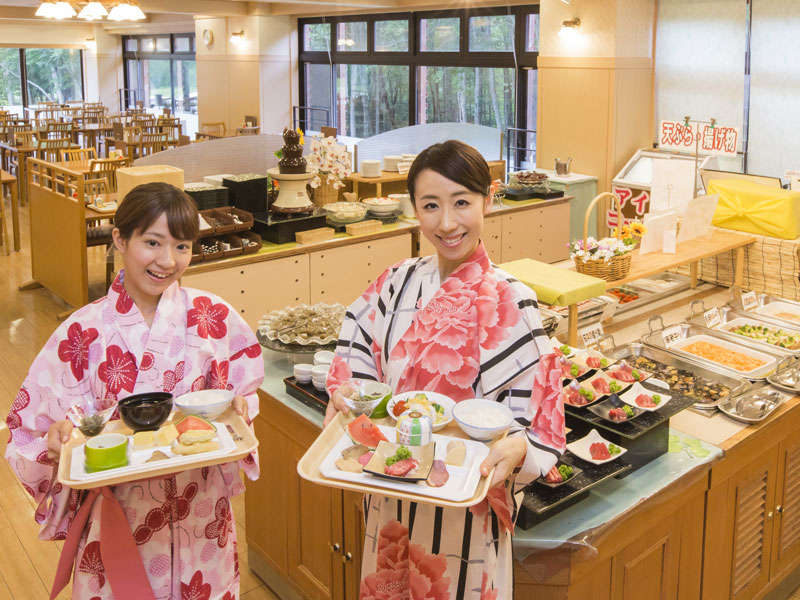 夕食バイキングは「秋田お楽しみバイキング」。約40種類のお料理が並びます。