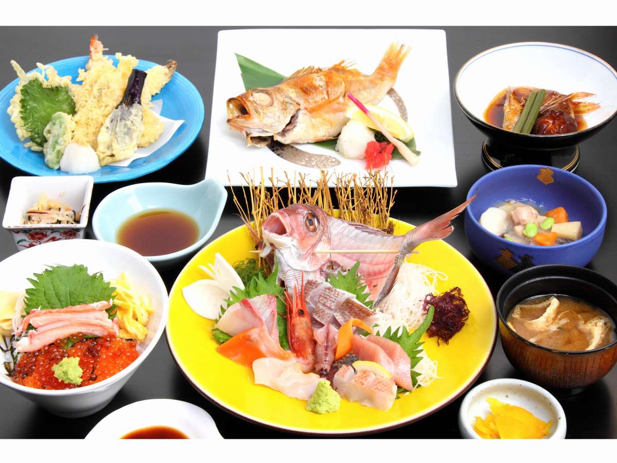 「のどぐろ付夕食プラン」のどぐろ１匹の焼物、他に刺身や天ぷら、蟹いくら丼も付いた豪華絢爛なプラン♪