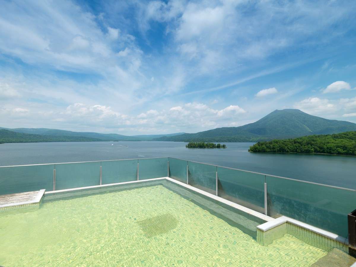 ■空中露天風呂「天女の湯」／広い湯船から眺める素晴らしい景色に感動！