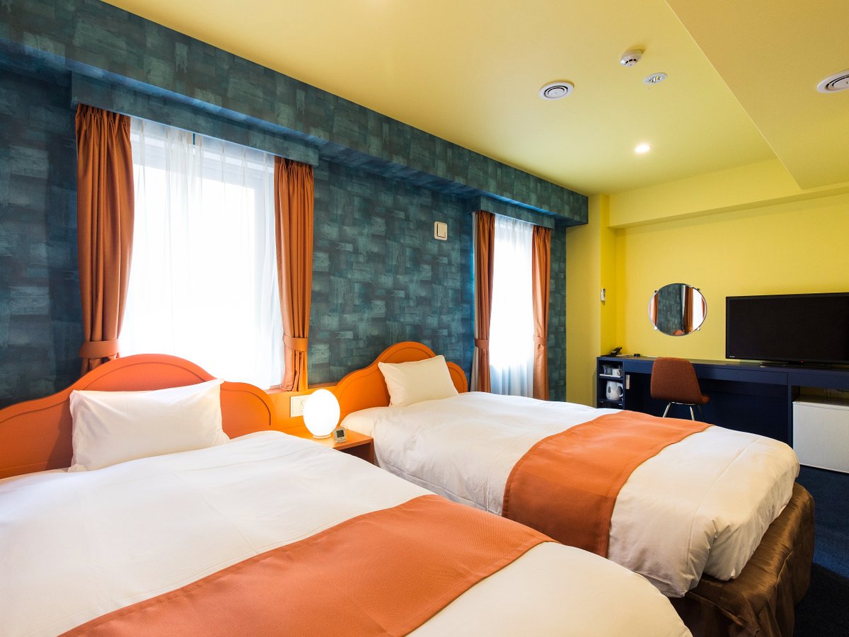 Side wing hotel. Air Wings Hotel.