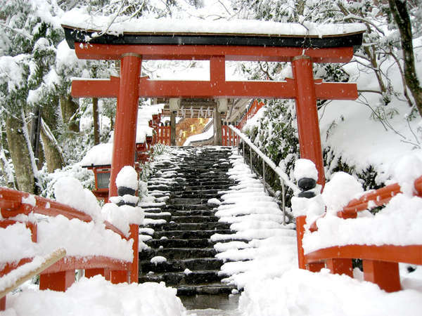 ■貴船神社■雪が深々と積もる冬。ピリリと背筋が伸びますね。