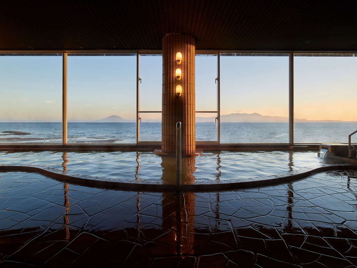 【展望大浴場】錦江湾に桜島を望む大浴場で時の移ろいを感じながら