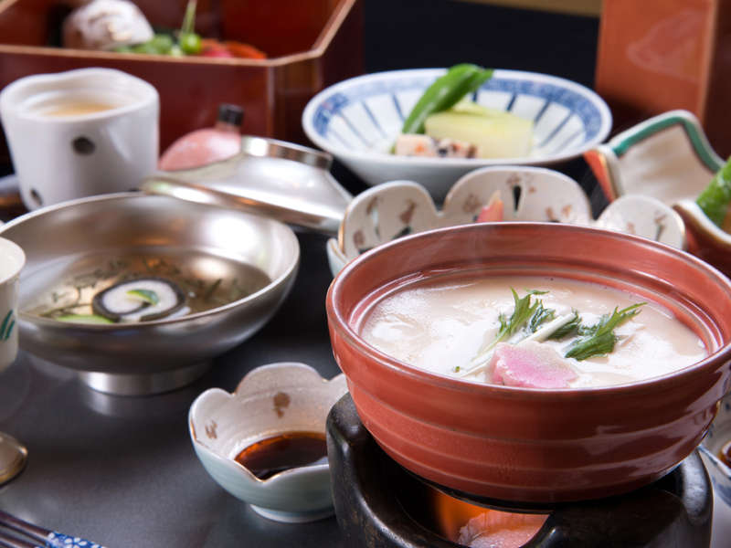 *お夕食一例/旬の素材にこだわった、心尽くしの京風茶会席料理をご堪能下さい。