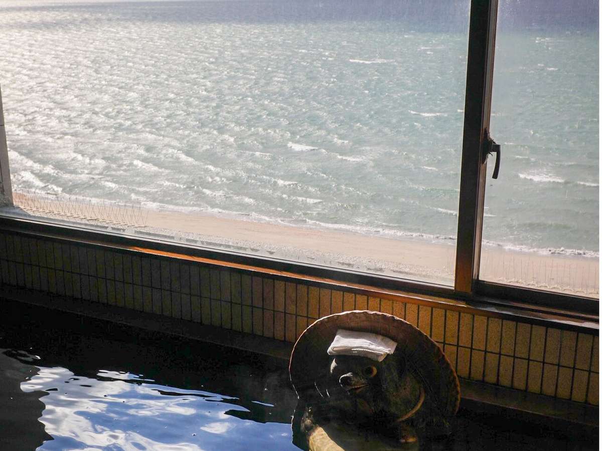 伊勢湾を一望できる展望風呂