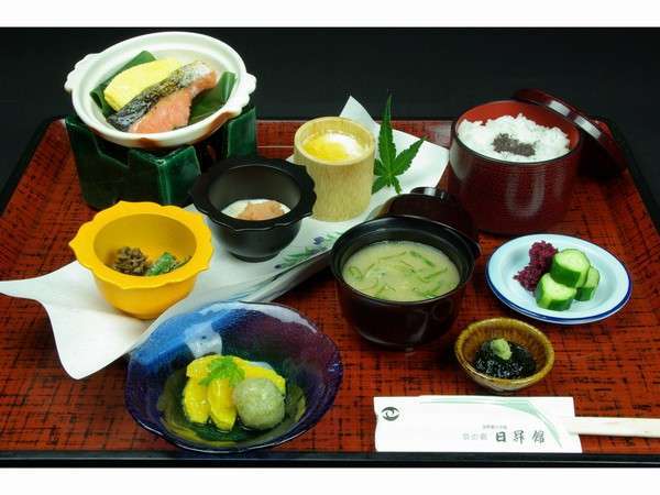 朝食の一例でございます。