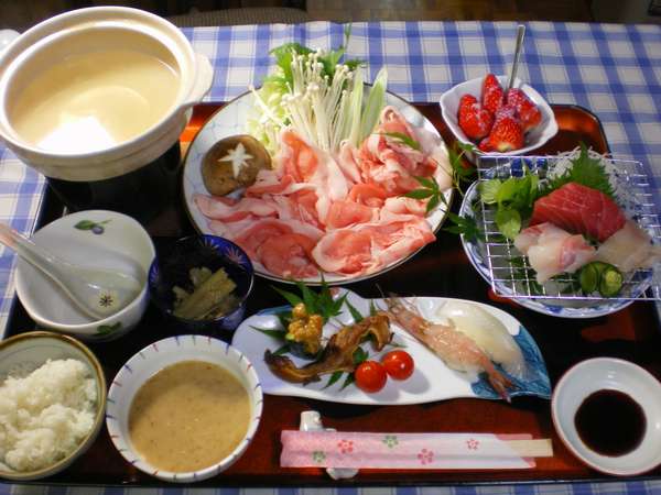 ・近海で採れる新鮮な魚介類。宮崎産の安心＆安全なお肉。地元産の野菜・果物を活かした和洋折衷料理です。