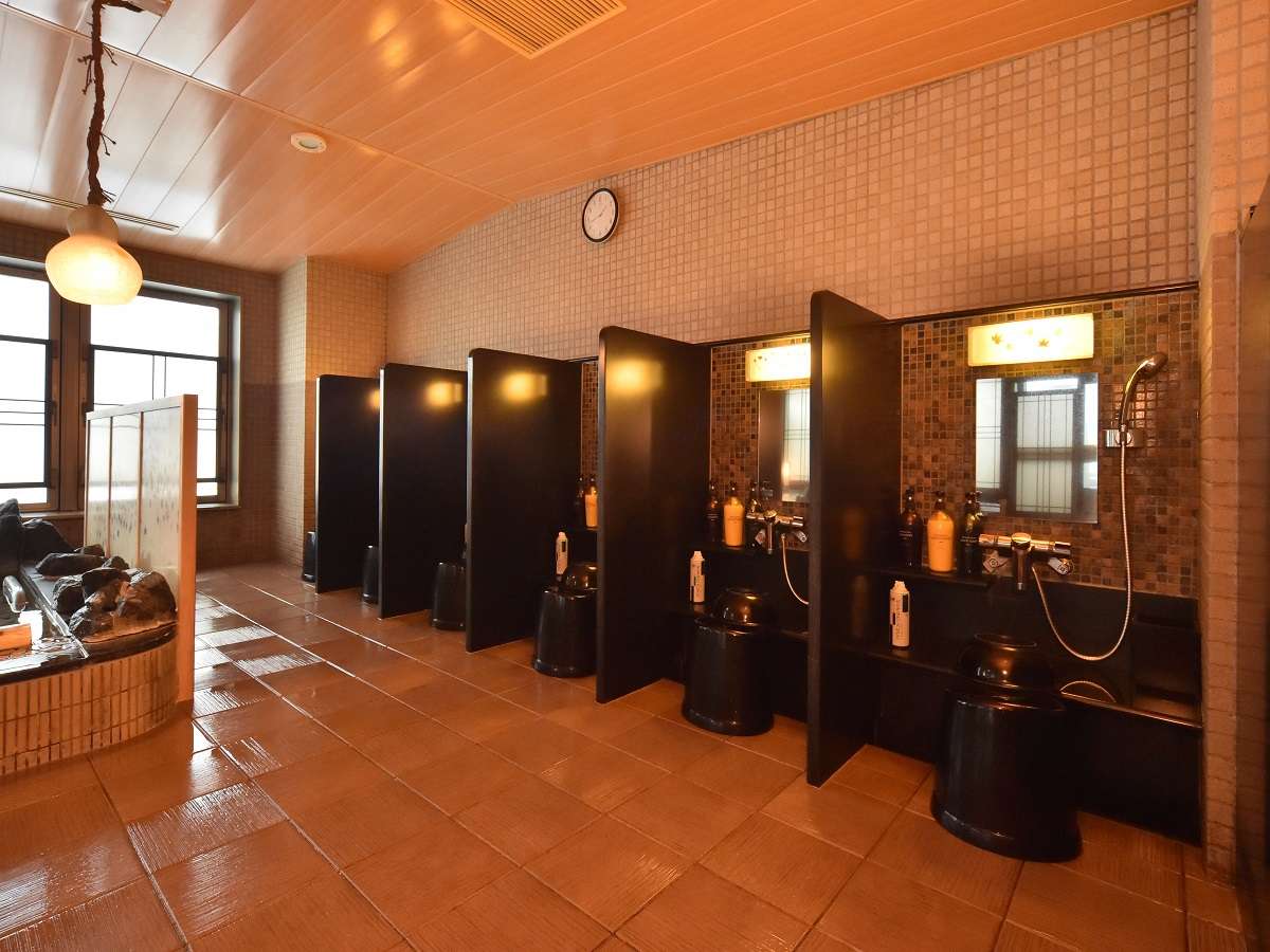 【天然温泉神威の湯 ドーミーイン旭川】大浴場の洗い場