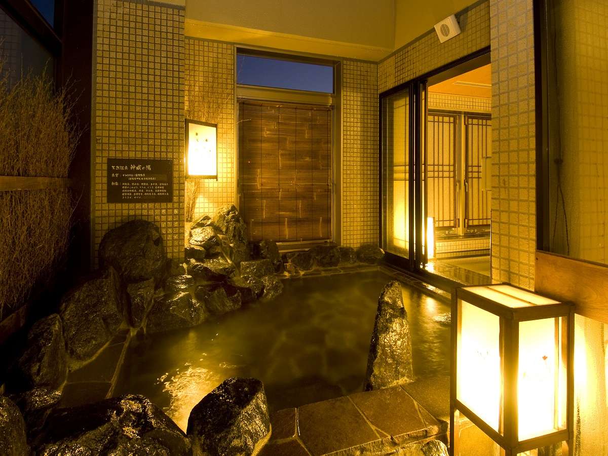 ■女性大浴場「天然温泉露天風呂」（41～43℃）