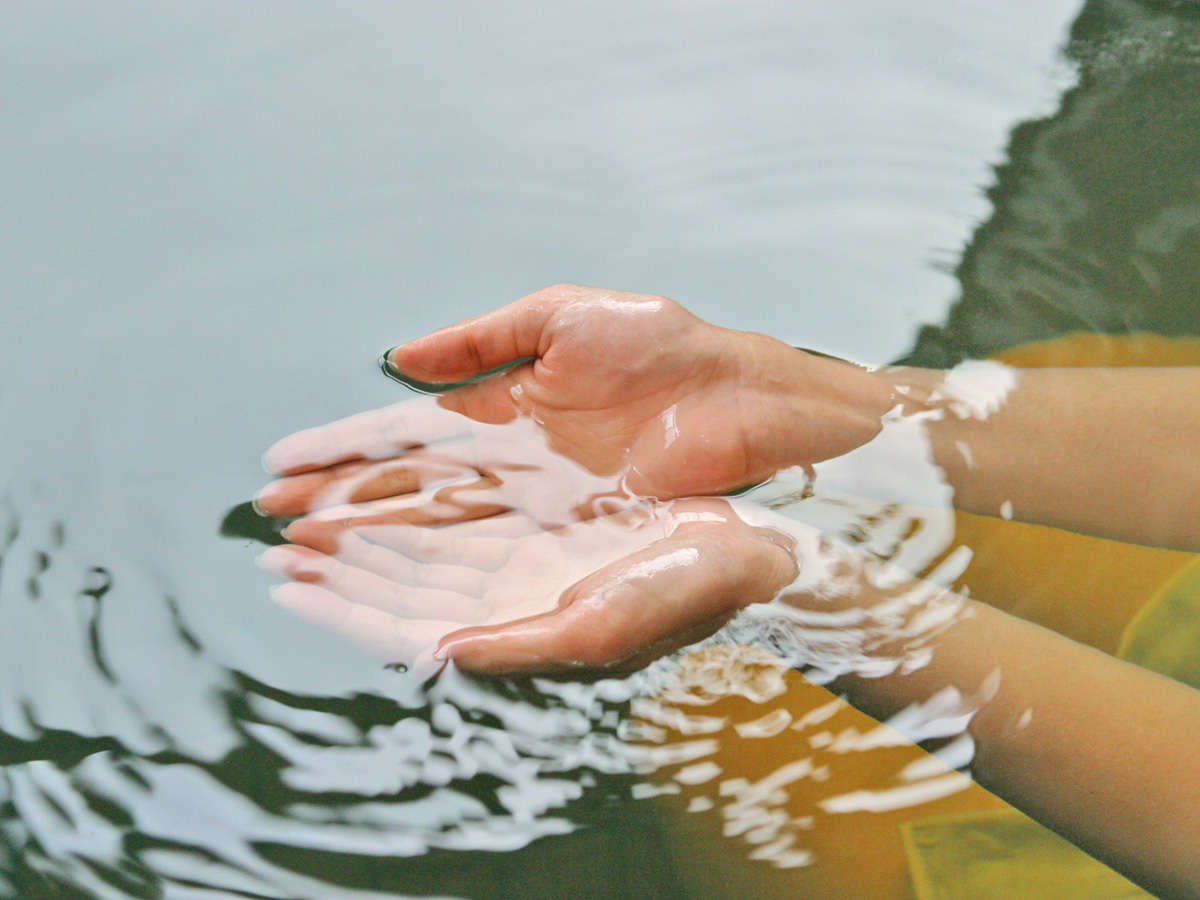 #温泉_とろっとした肌触りが特徴で、湯上がりはお肌がツルツル。