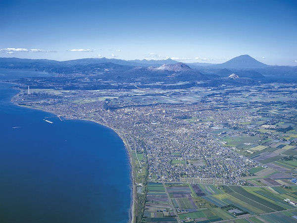 【景観】噴火湾と有珠山に囲まれた伊達市中心部