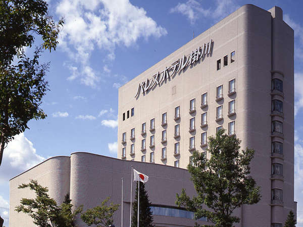 当ホテルは、日本人の心に深く宿る「和」の心を咲かせたシティホテルです。