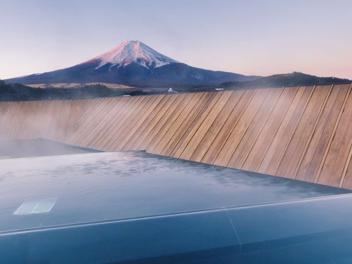 露天風呂富士山／屋上からの感動的な紅富士の光景（男女入れ替え制）
