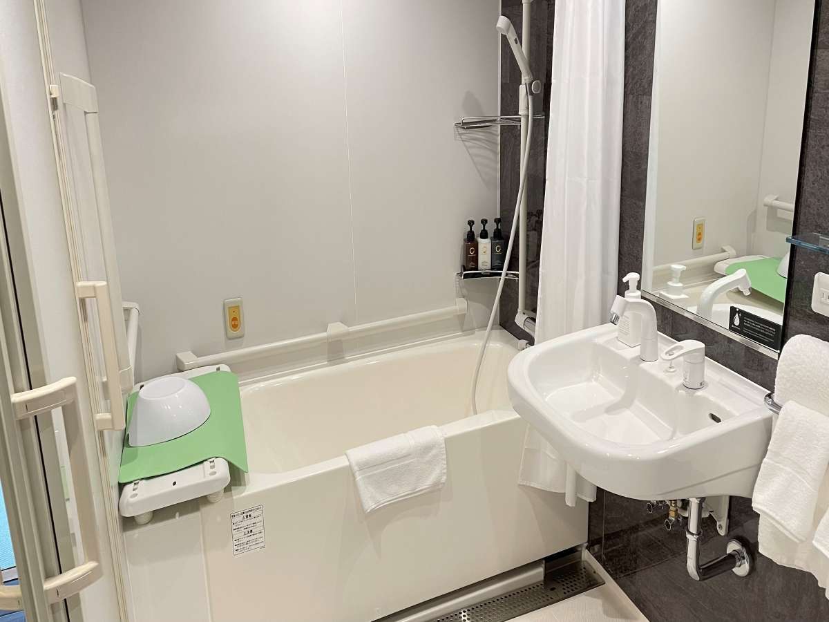 【ウォーターマークホテル京都】ユニバーサルルーム（最大２名・23.4平米）バスルーム