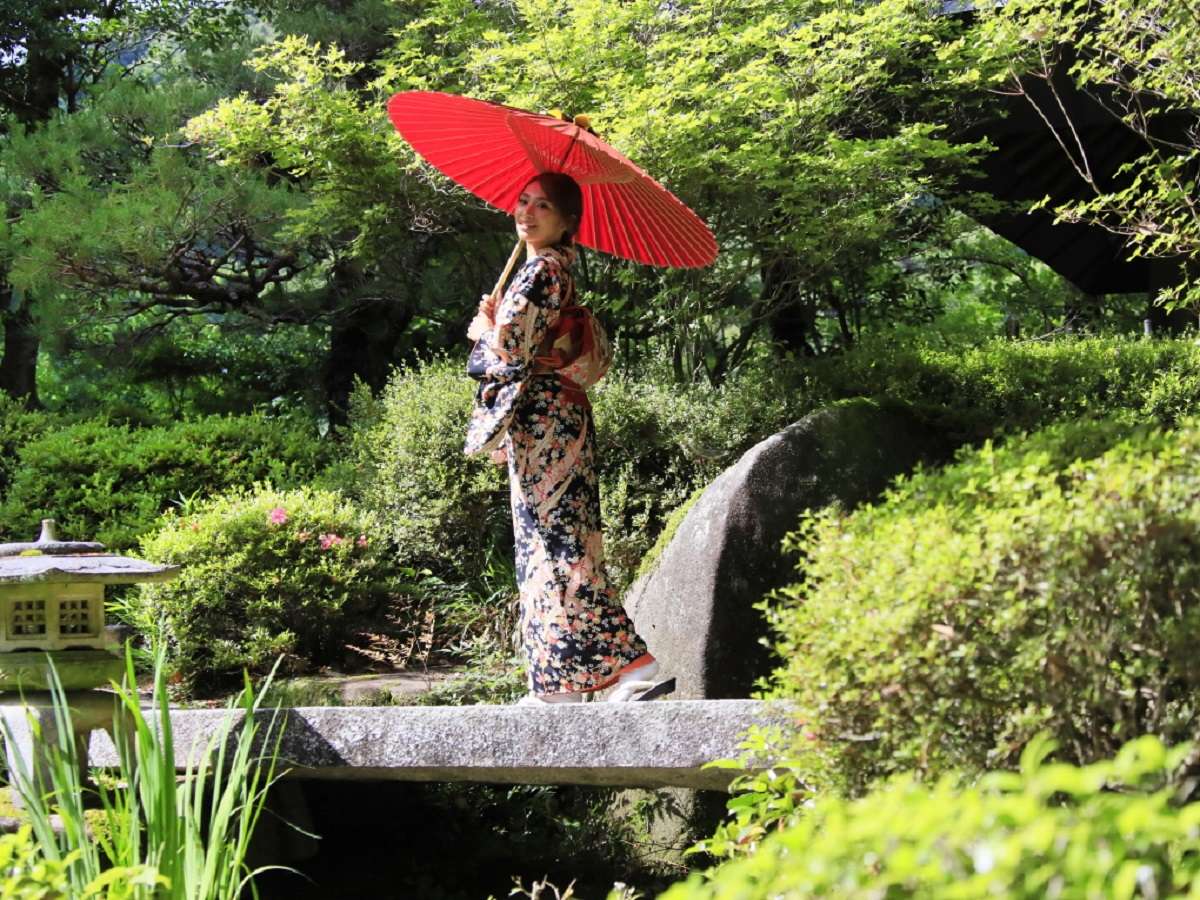 新緑が映える日本庭園