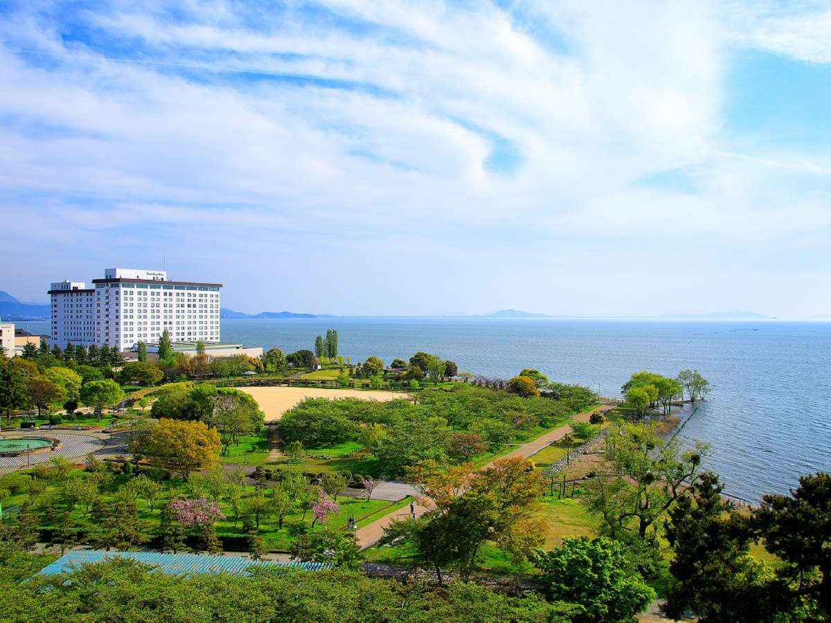 ホテル目の前に広がる琵琶湖を一望！