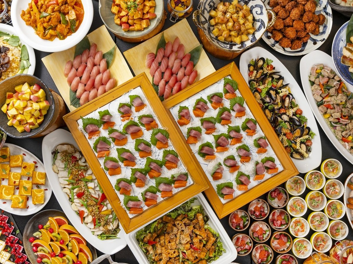 【夕食バイキング】イメージ　地元の食材をふんだんに使用、オリジナルりんご創作料理も楽しめる夕食♪