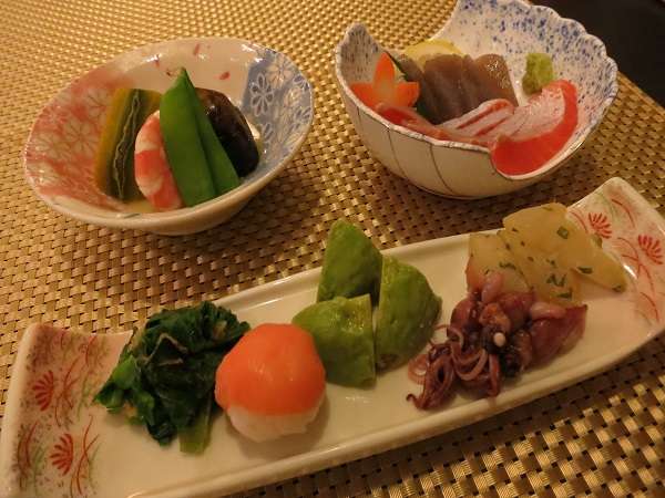 お夕食は野菜たっぷりヘルシー日本料理をゆっくりとご堪能ください。