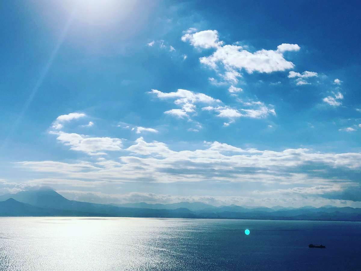 眼前に広がる美保湾と伯耆大山の雄姿を余す所なく眺望いただけます。