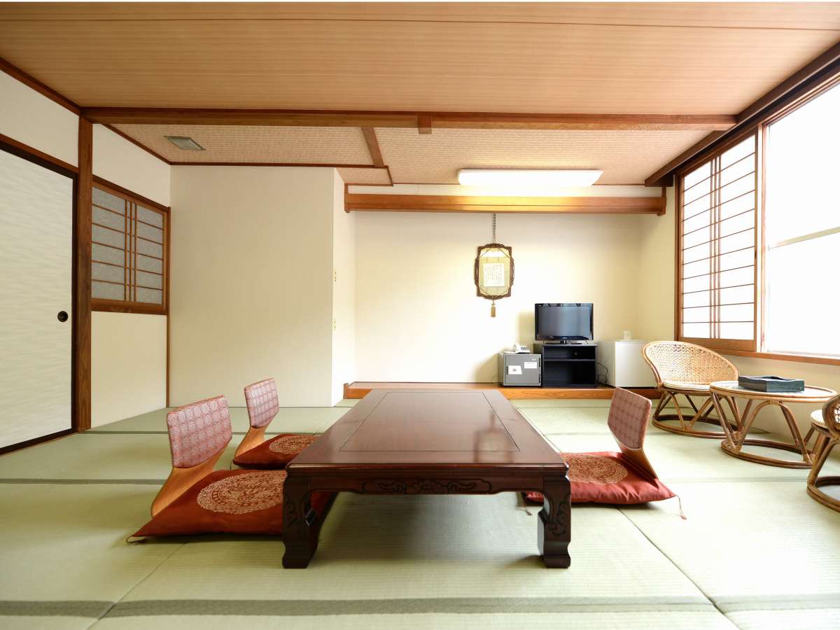 のんびりおくつろぎいただける和室(山側一例)