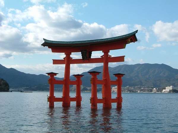【厳島神社】世界文化遺産1400年の歴史をもつ厳島神社