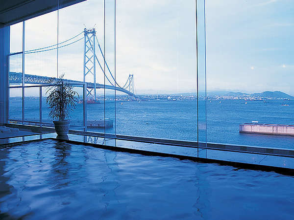 明石海峡大橋、明石・神戸の街並み、海が一望できる展望風呂でごゆっくりとお寛ぎください。