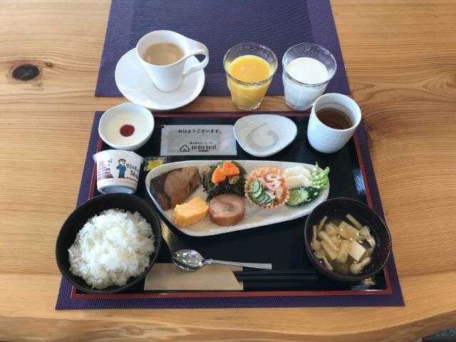 喜多方をはじめとする会津の地元食材、こだわりの調味料をつかった朝食。