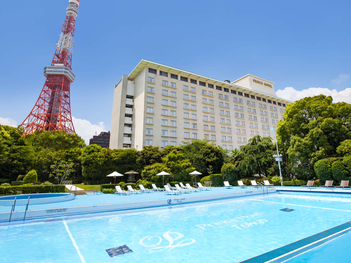 ガーデンプール（夏季営業）　東京タワーを間近に望む開放感溢れるアウトドアプール