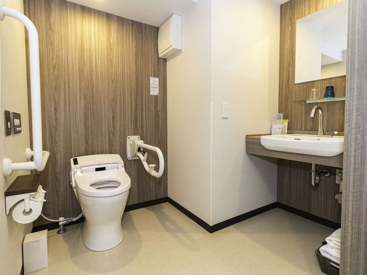 【ラ・ジェント・ステイ函館駅前】ユニバーサルルーム（最大２名・30平米）のトイレ