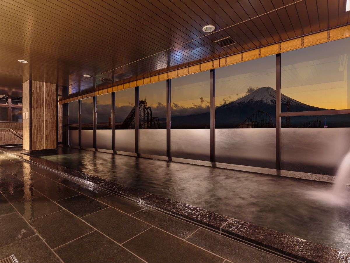 展望温泉大浴場／富士山を見ながらご入浴いただけます