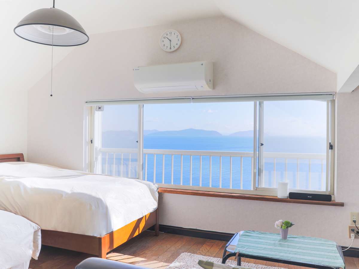 2階洋室　4人までOKお部屋から瀬戸内の多島美　朝日　星空の見える最高のロケーションのお部屋です。
