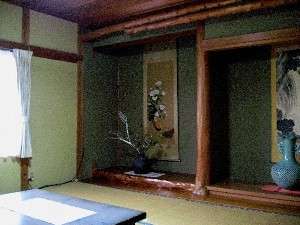 【和室一例】純和室の落ち着きある客室です。ゆっくりとお寛ぎ頂けます。