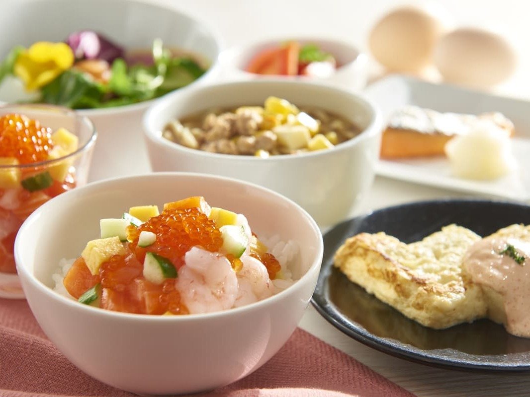 【朝食】朝食バイキングでは、北海道に来たらぜひ食べたいメニューが勢ぞろい！