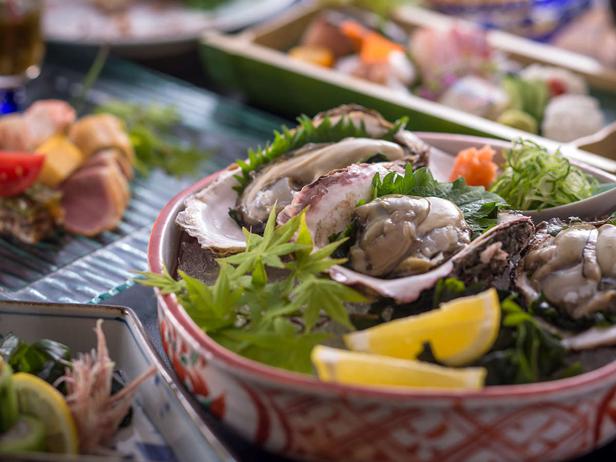 海のミルクと呼ばれる「岩牡蠣」と播州では外せない旬の食材をふんだんに使用した『岩牡蠣会席』