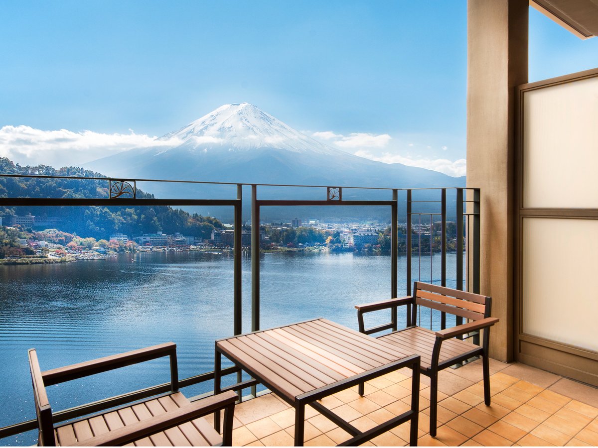 中央館～大地の塔～全室にテラスがありお部屋から河口湖と富士山を一望