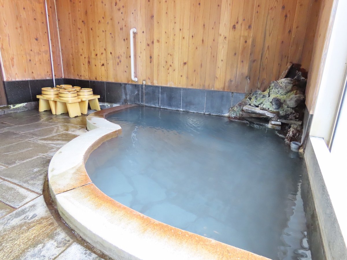 一千年余りの歴史を持つ応徳温泉の湯