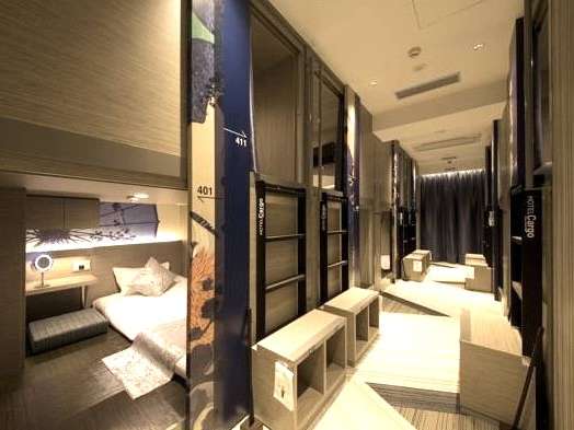 �j���t���A�̒ʘH�S�̂ƂȂ�܂��B�������Șa���̃f�U�C���Ɏd�グ�Ă��܂��B