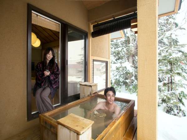 客室露天風呂での至福の湯浴み