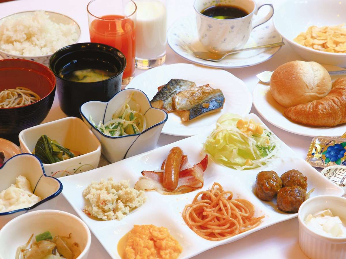 【無料朝食サービス】★☆白いご飯にパン、スクランブルエッグ、朝カレーなど…大好評です♪