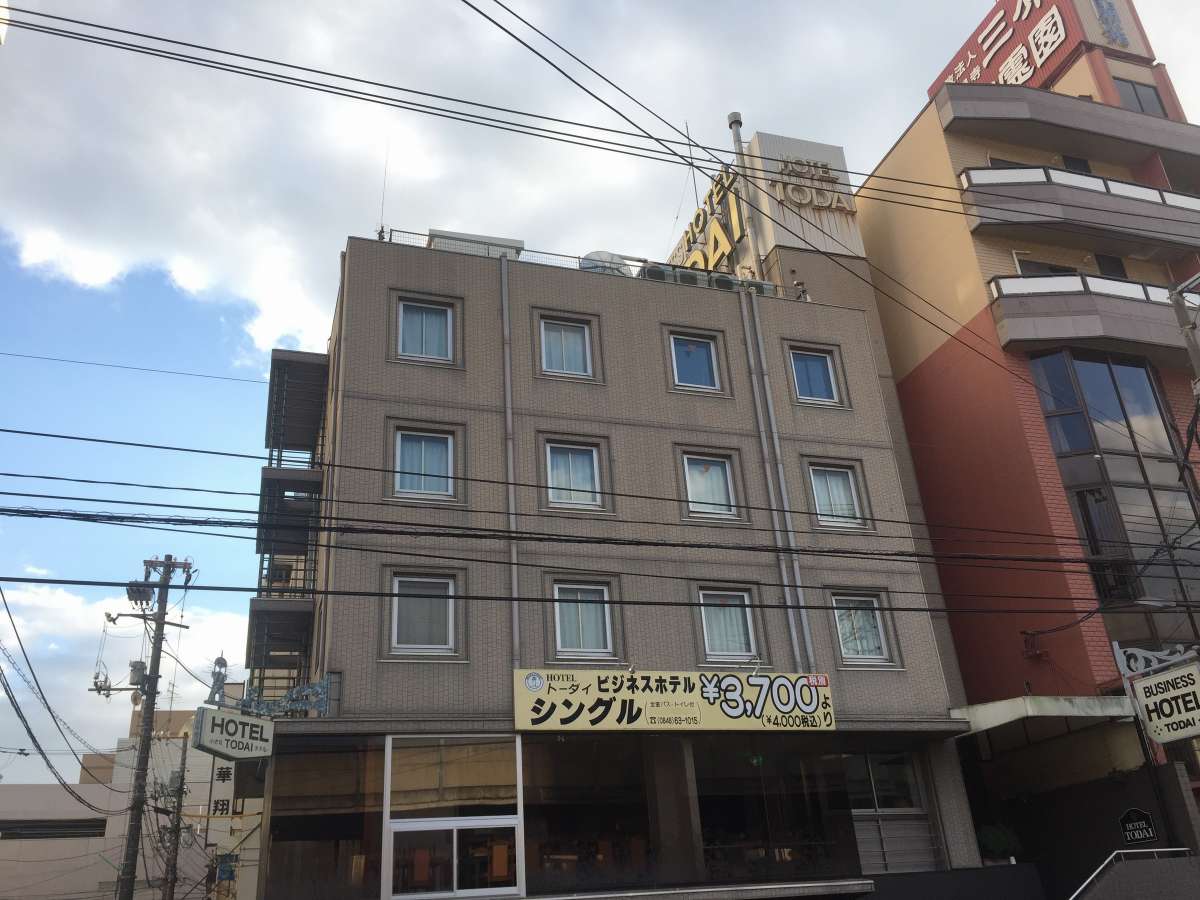 三原駅から徒歩五分の小さなホテルです。