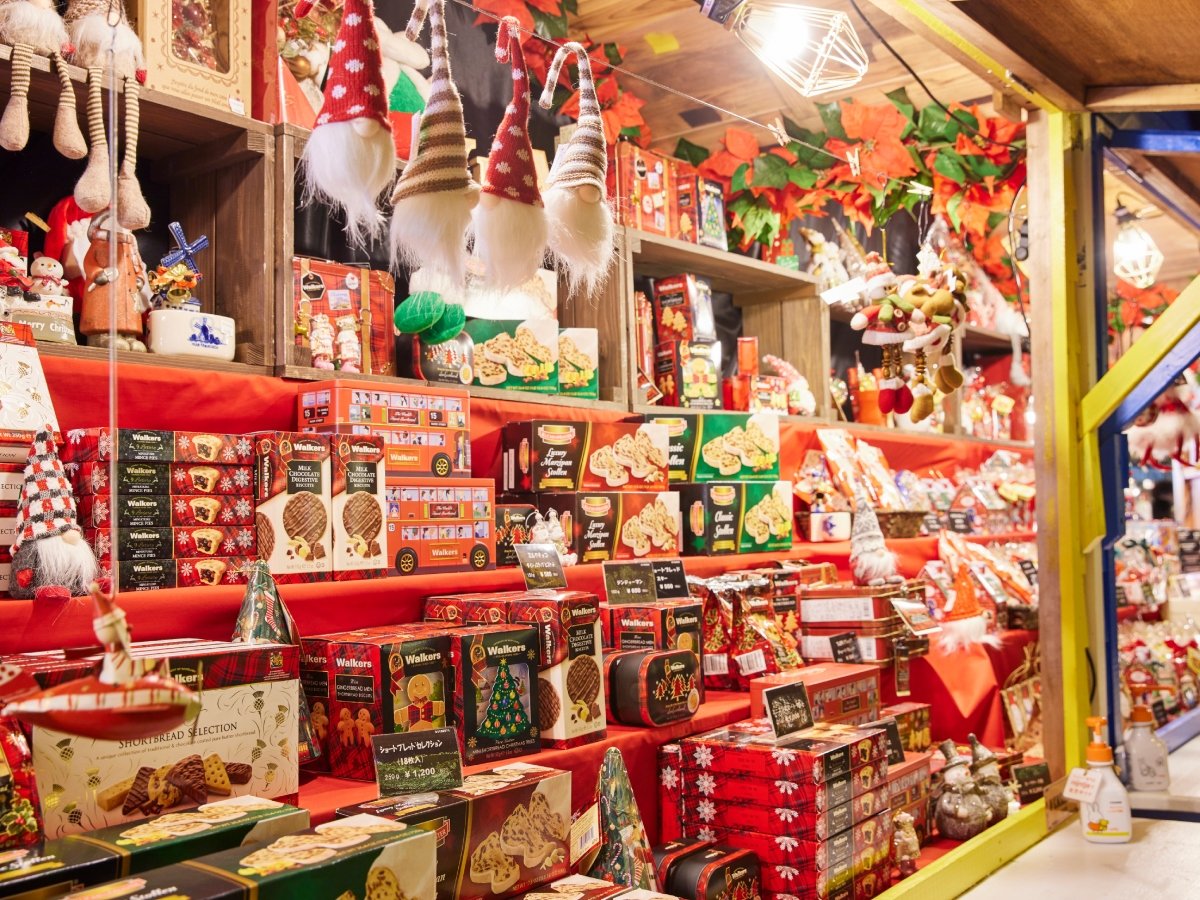 クリスマスマーケットにはここでしか手に入らないお菓子やグッズがたくさん！