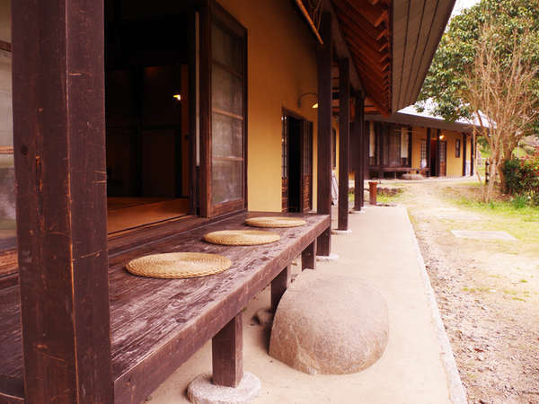 萱葺風木造家の宿泊施設☆里山の暮らしを体験していただけます♪