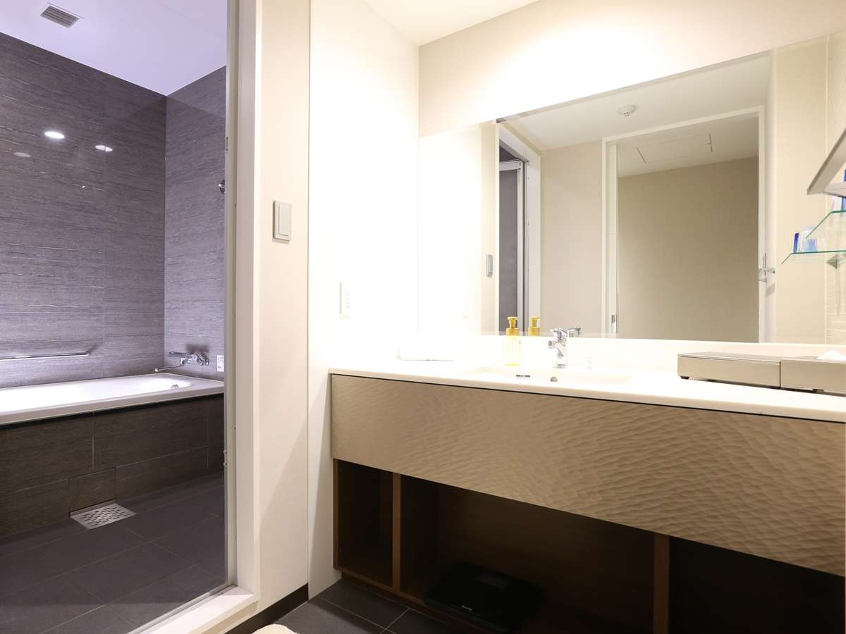 【クインテッサホテル大阪ベイ】コーナースイートツイン（２名・80平米）バスルーム