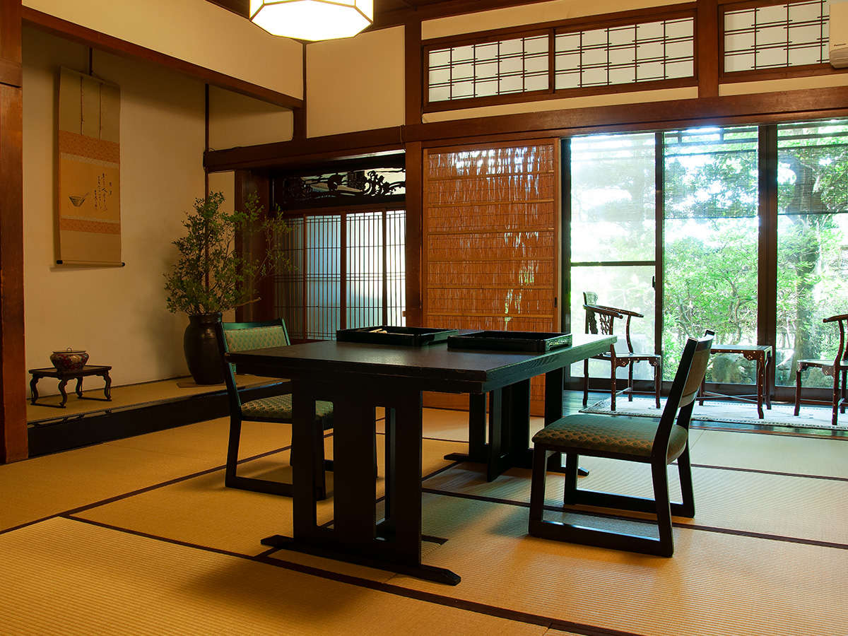 夕食は、昭和初期建築 書院造の間でご準備します