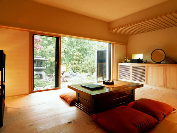 *【お部屋例】意匠を凝らした寛ぎの空間。19の客室はすべて趣の異なる設えをご用意しております。