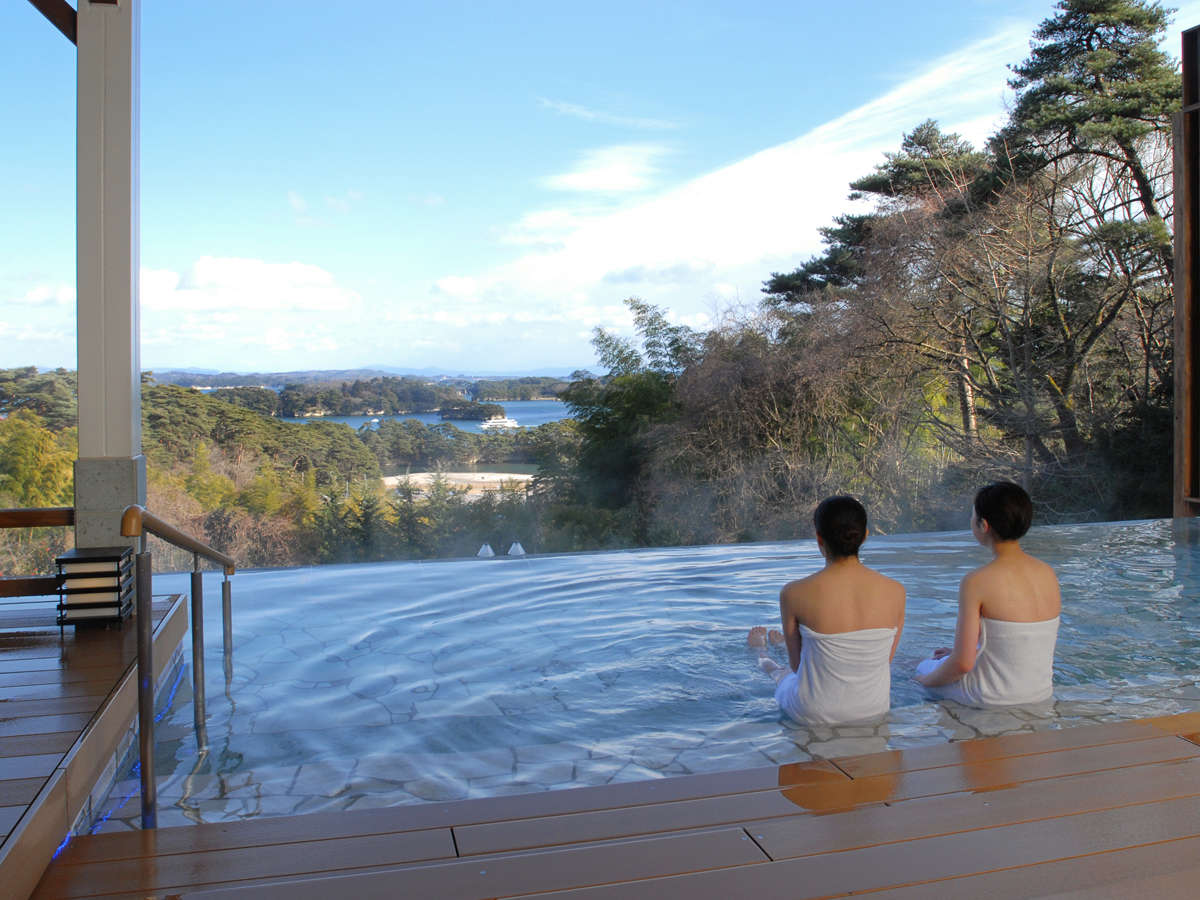 露天風呂≪昼≫松島湾の眺望を心行くまでご堪能下さい。