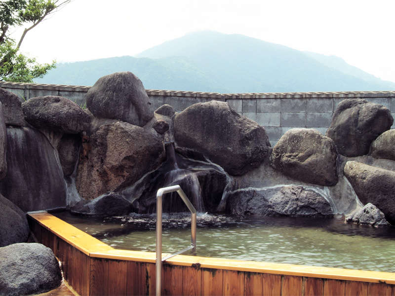 *露天風呂一例/露天風呂からは五の宮岳の山頂をご覧いただけます。開放感いっぱい。