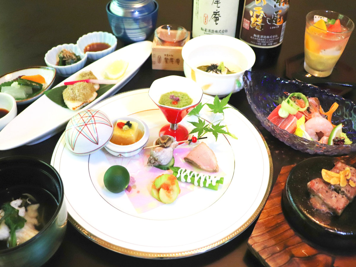 紫尾庵創作会席一例：薩摩の食材をふんだんに使った 四季折々のお食事をお楽しみください。