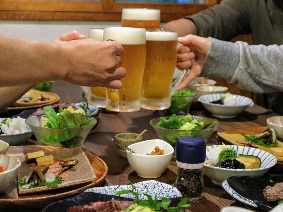 ステーキとビールで乾杯～！！恵比寿生ビール１時間飲み放題もございます。沢山遊んだ後のビールは最高♪